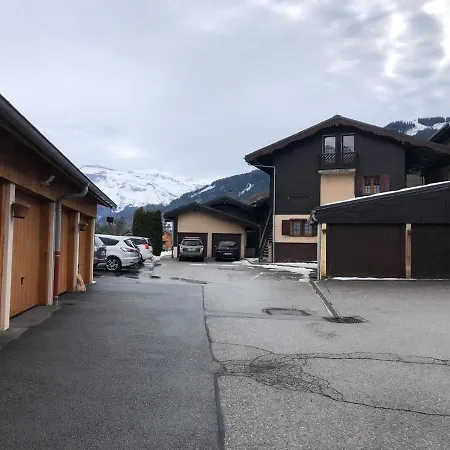 2 Pieces Avec Terrasse Village